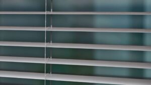Raffstore-Flachlamelle-Behang-offen